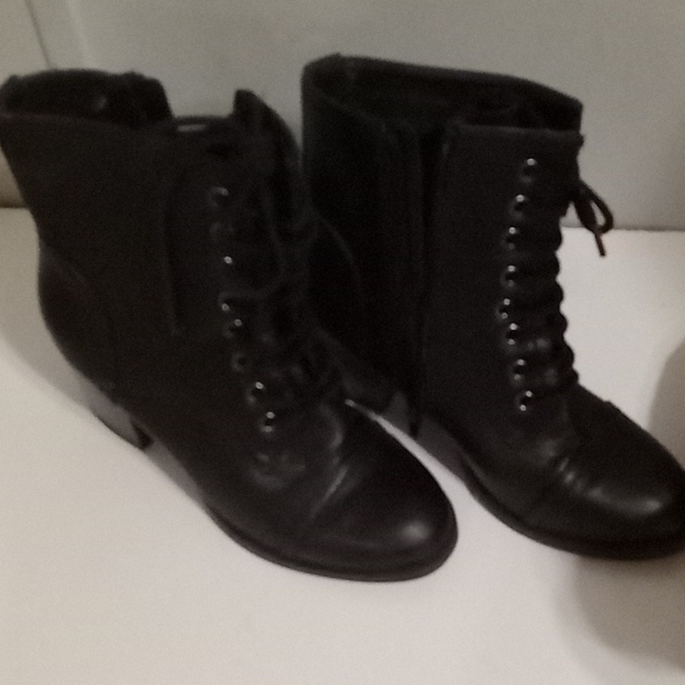 Soda Women Korman Cute Chunky Lace Up • Leatherette Zipper Ankle Bootie￼￼￼size 6